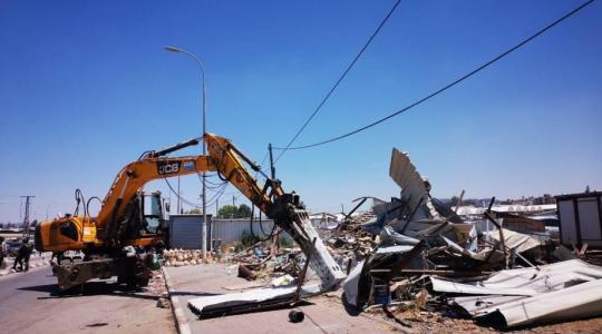 جرافة إسرائيلية تهدم منزل في الضفة الغربية- ارشيف