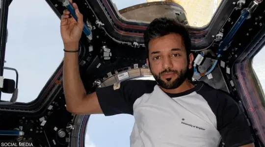 فيديو خروج الإماراتي سلطان النيادي من المركبة