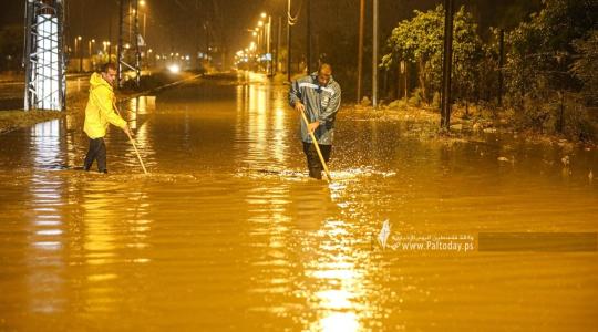 آثار اعصار دانيال الذي وصل فلسطين وأغرق عدد من الشوارع والمنازل بسبب شدة الأمطار (13)