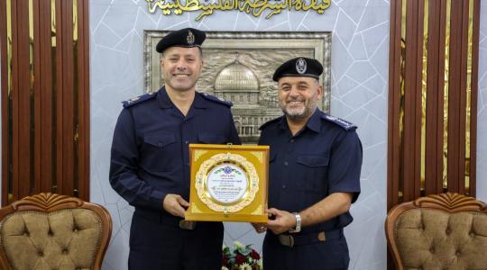 أيمن البطنيجي وقائد الشرطة محمود صلاح.jpeg