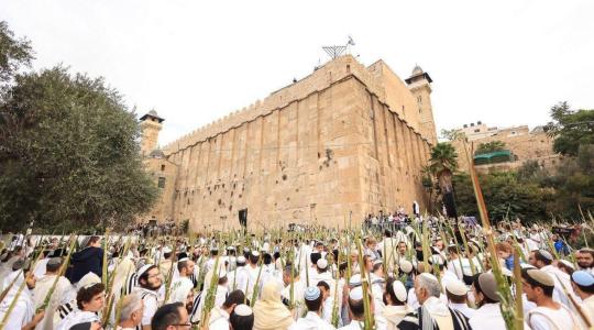 مستوطنون يقتحمون الحرم الابراهيمي في الخليل (ارشيف)