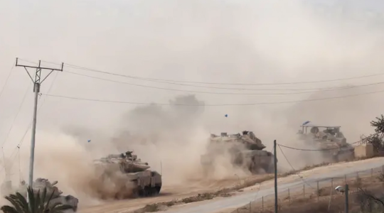 صورة لتحرك دبابات إسرائيلية في بداية الهجوم البري على جباليا