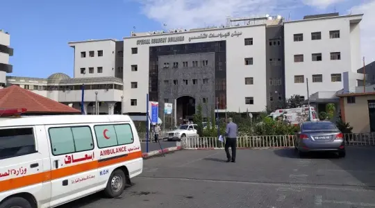 صورة لمستشفى الشفاء قبل تدميرها