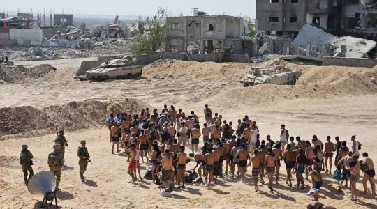 لحظة اعتقال قوات الاحتلال مواطنين من كمال عدوان