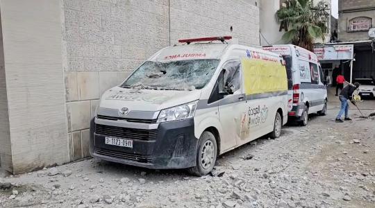 جانب من قصف الاحتلال مستشفى العودة بجباليا وتضرر مركبات الإسعاف