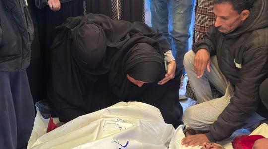 تشييع شهداء خانيونس من داخل مجمع ناصر الطبي (3).jpeg