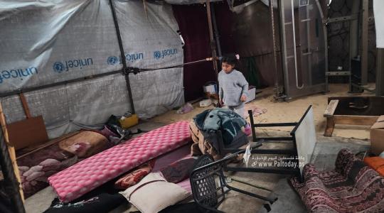 ‏‏تضرر خيام النازحين في منطقة مواصي خان يونس بفعل المنخفض (2) - نسخة