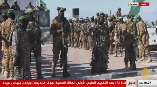 خلال مراسم تسليم الأسير الإسرائيلي كيث سيغال بميناء غزة