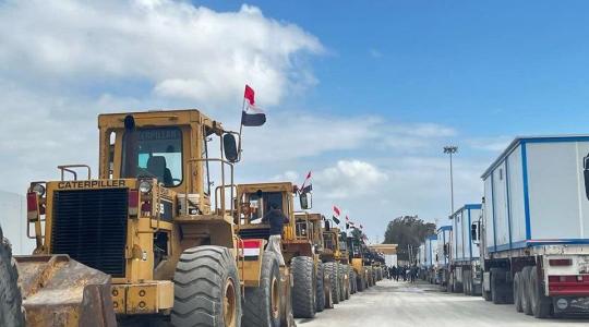 معدات ثقيلة تدخل عبر معبر رفح (2)