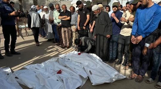 تشييع ١٠ شهداء في مدينة خان يونس ارتقوا في قصف الليلة (4).jpeg