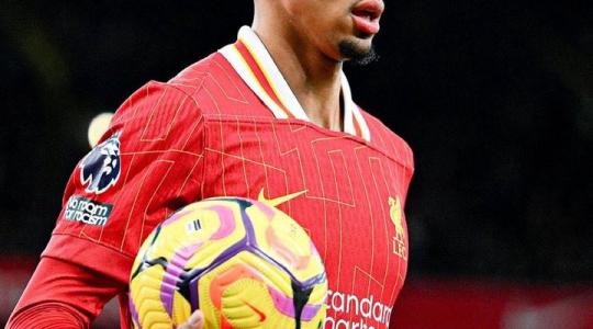 أرنولد لاعب ليفربول.jpeg