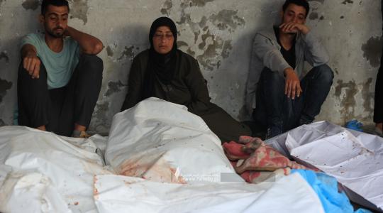 آثار القصف على مدرسة فهمي الجرجاوى بغزة ووداع الشهداء في المشفى الأهلي العربي (12).jpeg