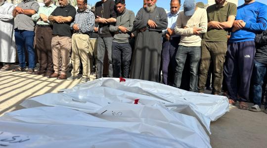 تشييع ١٠ شهداء في مدينة خان يونس ارتقوا في قصف الليلة (15).jpeg