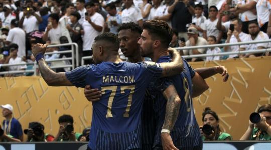 لاعبو الهلال السعودي