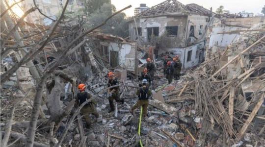 آثار الدمار الذي طال معهد وايزمان ومحيطه في مستوطنة روحوفوت وسط فلسطين المحتلة جراء قصف الإيراني  (1)