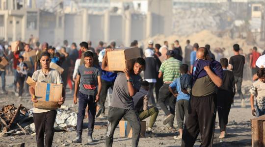 دخول المساعدات الغذائية عبر شارع الرشيد من بوابة زيكيم (9).JPG
