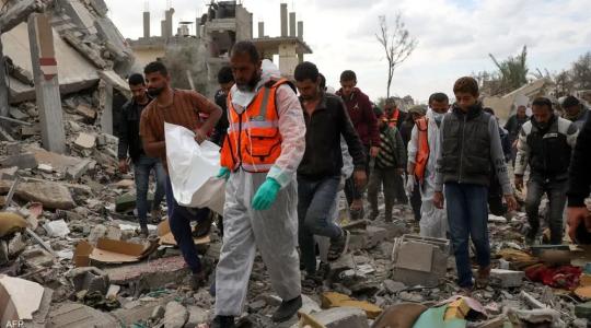 انتشال جثمان شهيد من قطاع غزة (أرشيفية)