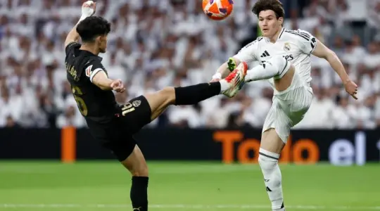 لاعبا ريال مدريد وفالنسيا