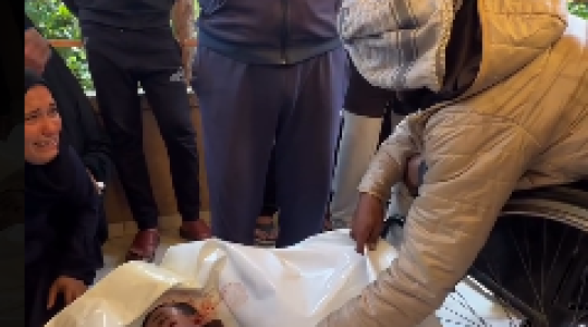 اب يودع ابناؤه.PNG