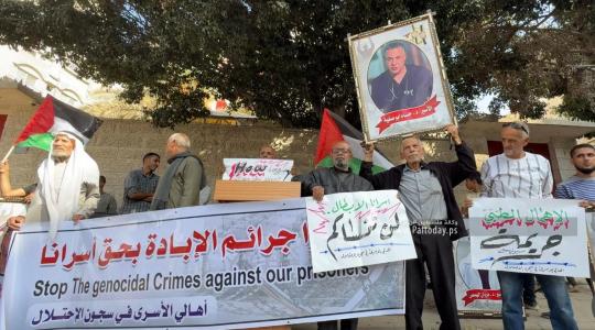 لأول مرة اعتصام أهالي الأسرى أمام مقر الصليب في غزة (4)