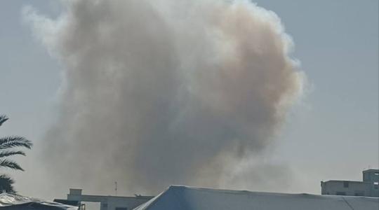 استهداف مبنى في مواصى خانيونس