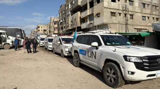 لحظة خروج عدد من المسافرين من قطاع غزة إلى معبر رفح