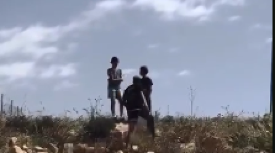 اطفال قرية أم الخير.PNG