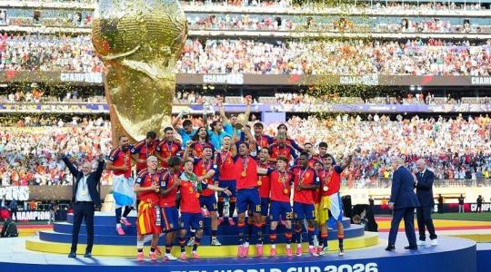 احتفال لاعبو منتخب إسبانيا بفوزهم بكأس العالم