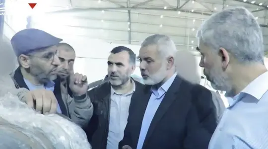 الشهيد محمد الضيف رفقة قادة من حماس