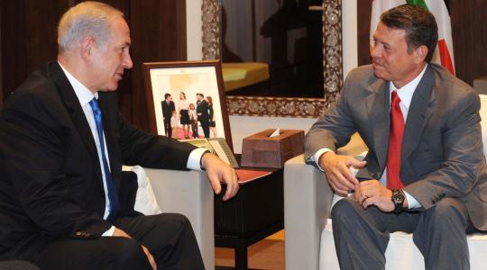 لقاء يجمع كل من الملك الأردني عبد الله الثاني ورئيس حكومة الاحتلال الإسرائيلي بنيامين نتنياهو