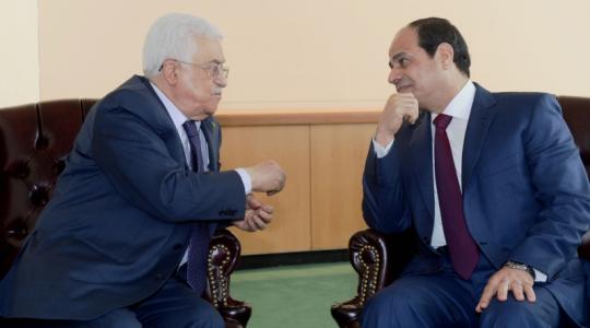 الرئيس المصري عبد الفتاح السيسي والرئيس الفلسطيني محمود عباس