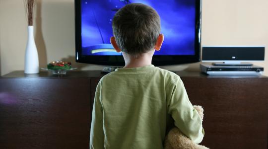 خطورة التلفاز على الاطفال