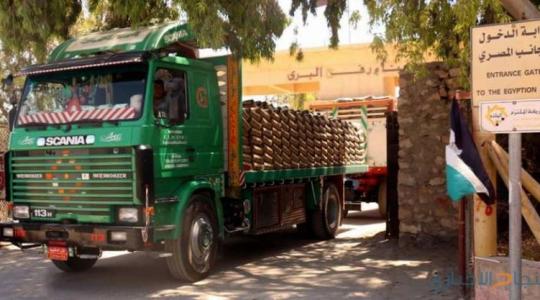 شاحنات مصرية محملة بالبضائع في غزة