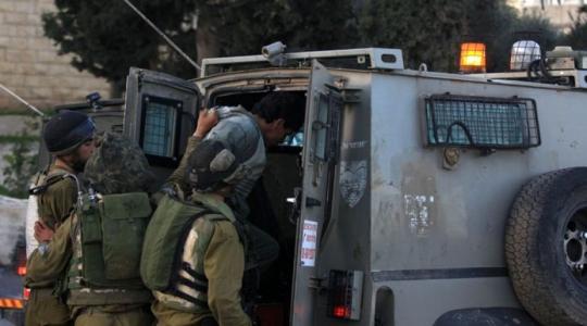 الاحتلال يعتقل مواطن فلسطيني