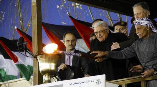 عباس يوقد شعلة انطلاقة حركة فتح
