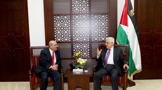 الرئيس عباس يستقبل رئيس اللجنة القطرية لإعادة إعمار غزة