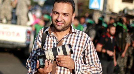 المصور أشرف ابو عمرة الفائز بالجائزة الدولية