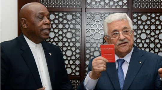 الرئيس عباس يرفع الكرت الأحمر