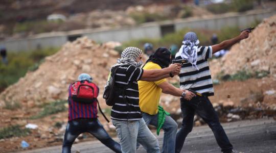مستعربون يطلقون النار صوب المتظاهرين في الضفة الغربية