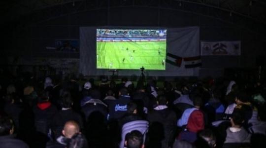 مشاهدة مباراة كرة قدم  للمنتخب المصري في غزة