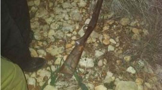 بندقية الفلسطيني التي اطلق بها النار تجاه المستوطنة