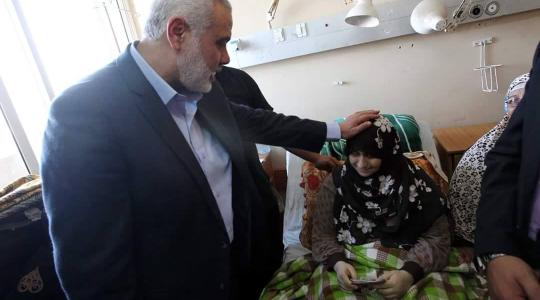 جانب من زيارة هنية للجريحة عبدربه