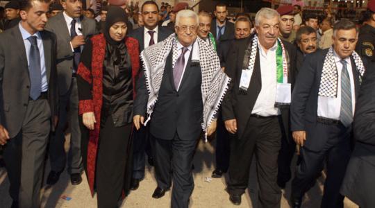 الرئيس عباس وعقيلته يشاركان في عرس جماعي