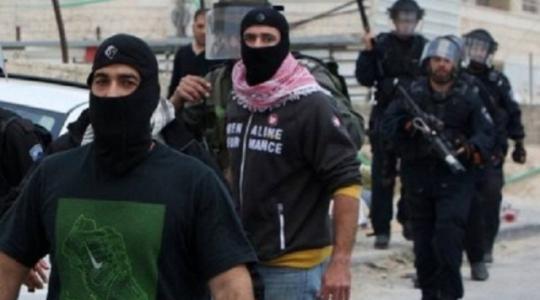 مستعربون إسرائيليون أثناء عملية اعتقال فلسطينيين في الضفة المحتلة (من الانترنت)