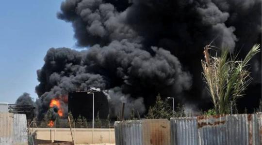 النيران تشتغل في خزانات وقود شركة الكهرباء بعد تعرضها للقصف الاسرائيلي
