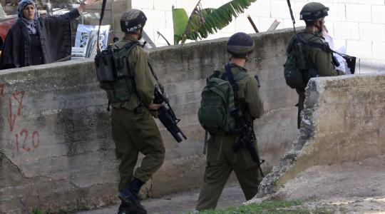 جيش الاحتلال يقتحم منازل المواطنين في الضفة الغربية
