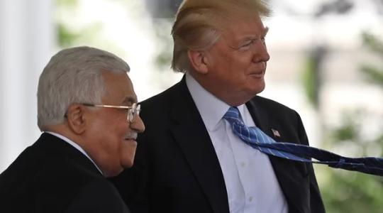 الرئيس الأمريكي دونالد ترامب والرئيس الفلسطيني محمود عباس 