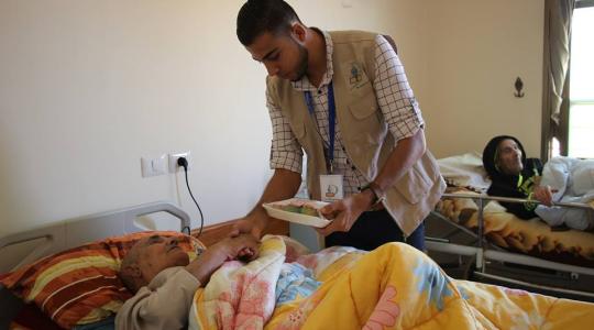 مؤسسات تنفذ أنشطة ترفيهية لمسني الوفاء في غزة
