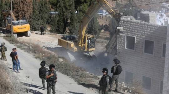 قوات الاحتلال تهدم بناية ‫