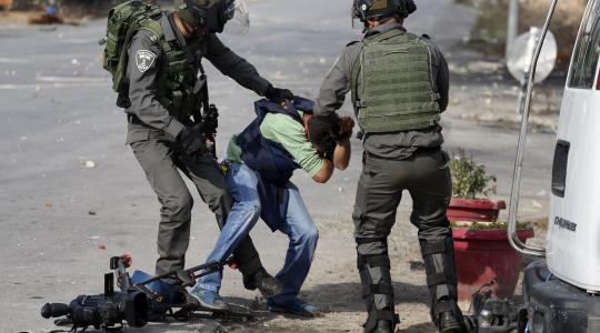  الاحتلال يعتدي على الصحفيين الفلسطينيين